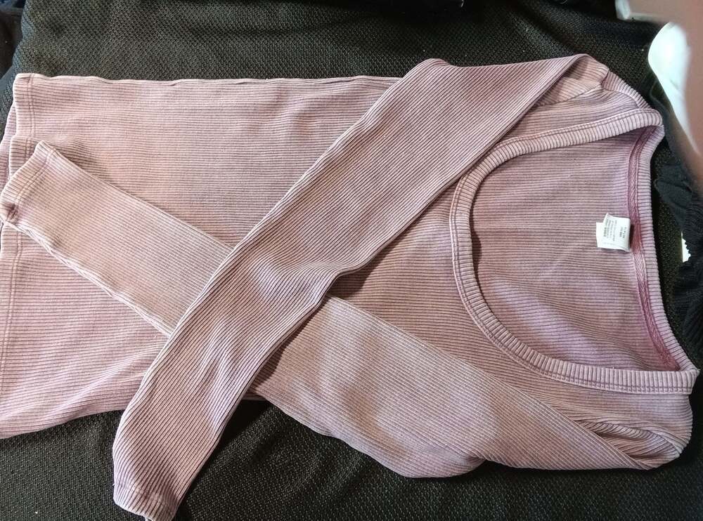 Long Sleeve Ribbed Scoop Neck VS - Picture 3 of 4